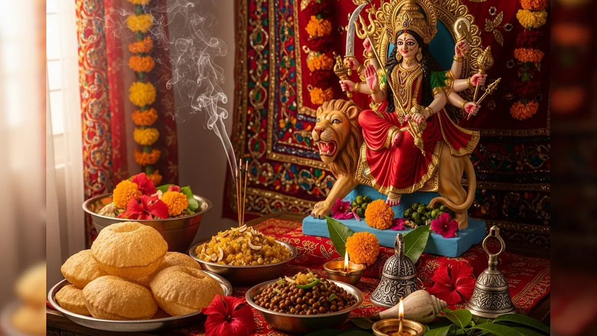 Navratri 2026: दुर्गाष्टमी पर हलवा, पूरी और काले चने का ही क्यों लगता है भोग? जानें धार्मिक महत्व