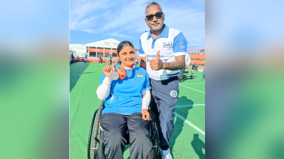 एशियन पैरा गेम्स में स्वाति चौधरी ने रचा इतिहास, महिला W1 तीरंदाजी में जीता सिल्वर; CM योगी ने थपथपाई पीठ