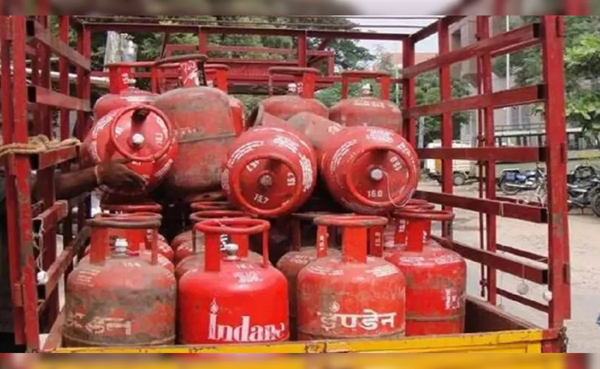 फेस्टिव सीजन से पहले महंगा हुआ कमर्शियल LPG सिलेंडर, दिल्ली में दाम 2800 के पार